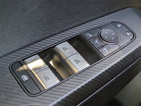 Used 2024 Mitsubishi Outlander SE image 27