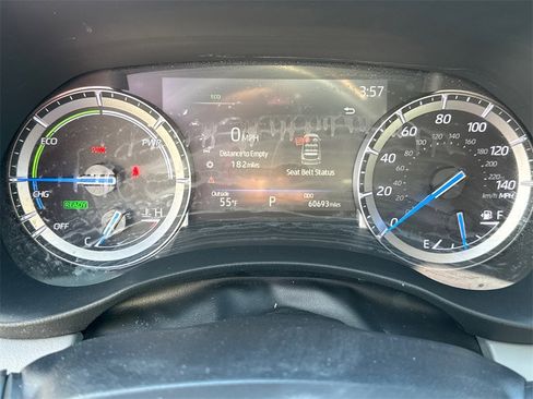 Certified 2022 Toyota Highlander XLE image 28