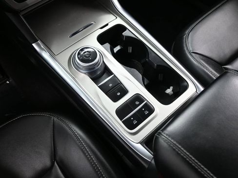 Used 2022 Ford Explorer XLT w/ Equipment Group 202A image 23