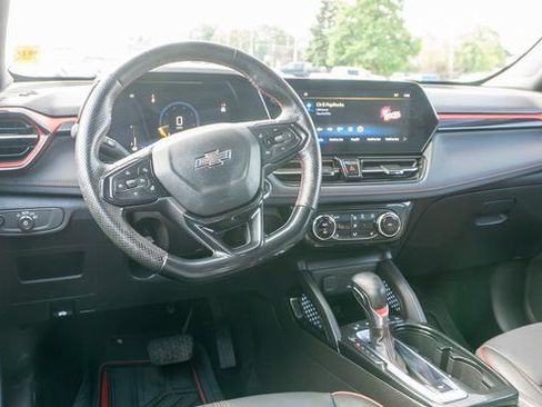 Used 2025 Chevrolet TrailBlazer RS w/ Convenience Package AWD/4WD image 13