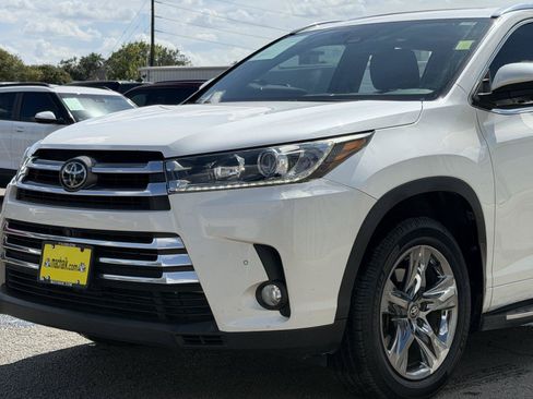Used 2018 Toyota Highlander Limited Platinum FWD image 9