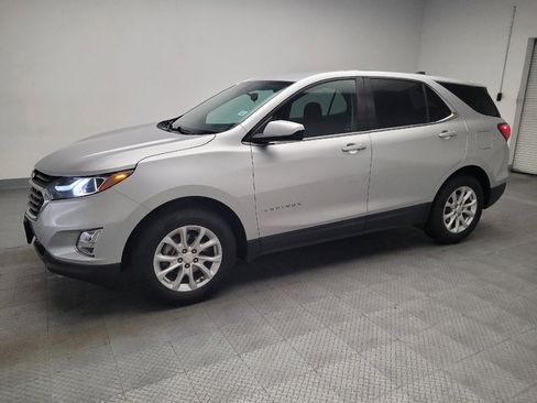 Used 2018 Chevrolet Equinox LT image 2