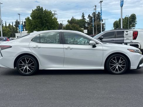 Used 2023 Toyota Camry SE FWD image 7