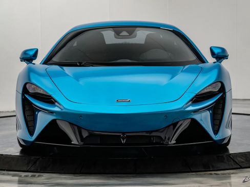 Used 2024 McLaren Artura RWD image 34