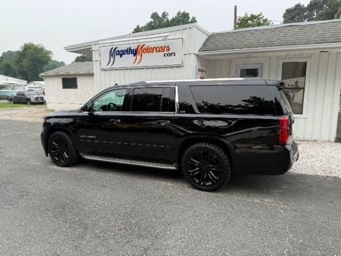 Used 2015 Chevrolet Suburban LTZ AWD/4WD image 12