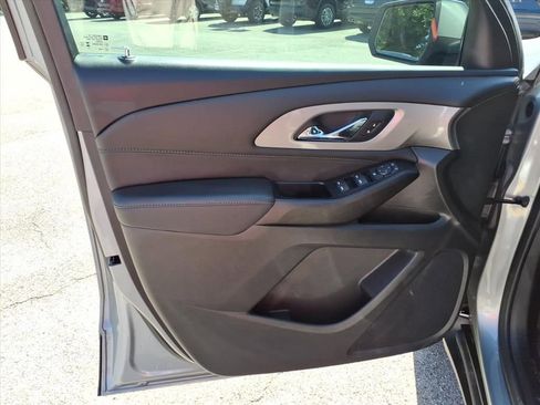 Used 2023 Chevrolet Traverse LT image 16