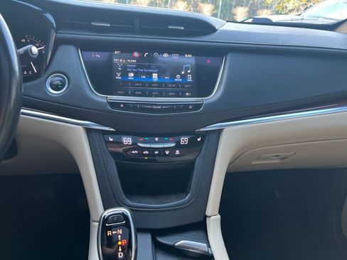 Used 2018 Cadillac XT5 Luxury image 23