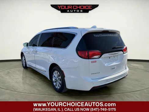 Used 2018 Chrysler Pacifica Touring-L image 3