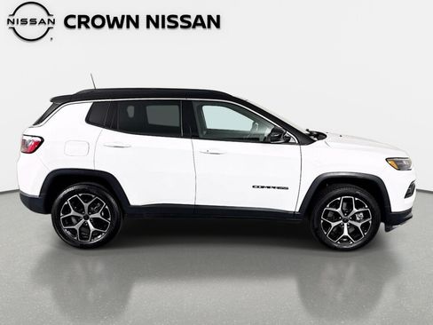 Used 2025 Jeep Compass Limited AWD/4WD image 5