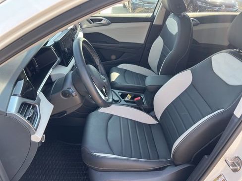 Used 2025 Volkswagen Taos SEL image 7