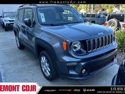 New 2023 Jeep Renegade Latitude w/ Premium Group