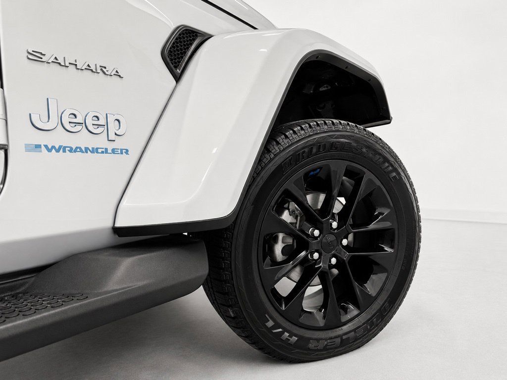 Used 2023 Jeep Wrangler Unlimited Sahara AWD/4WD image 12