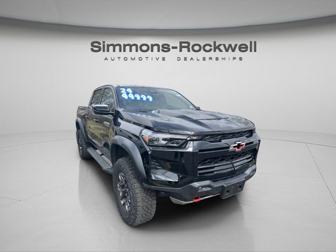 Used 2024 Chevrolet Colorado ZR2 w/ ZR2 Convenience Package III AWD/4WD image 2