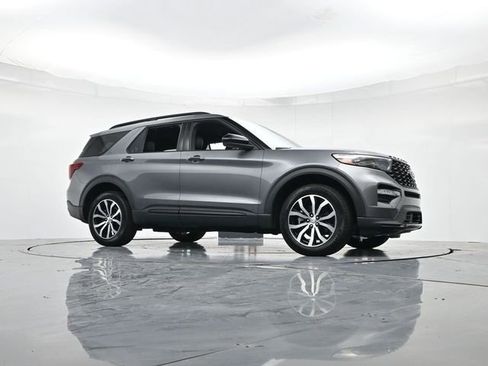 Used 2022 Ford Explorer ST image 32