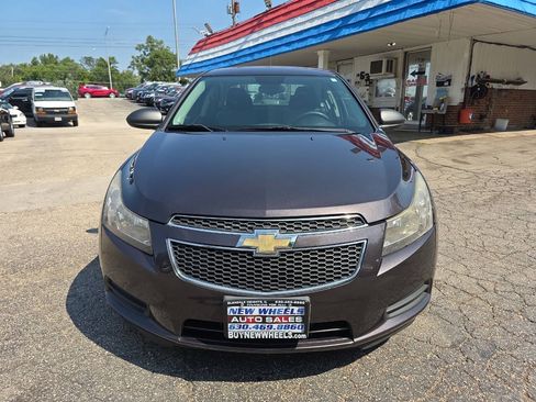 Used 2014 Chevrolet Cruze LS FWD image 4