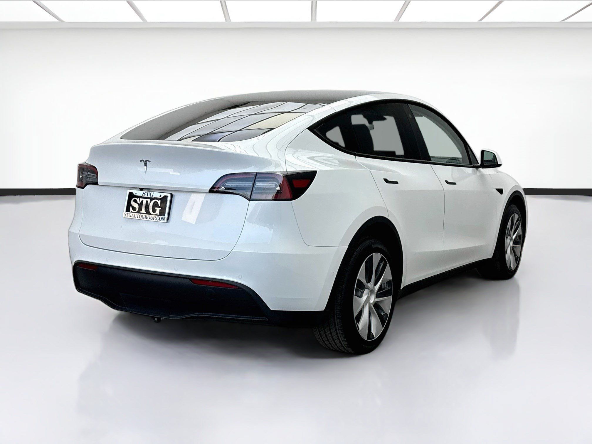 Used 2022 Tesla Model Y Long Range AWD/4WD image 4