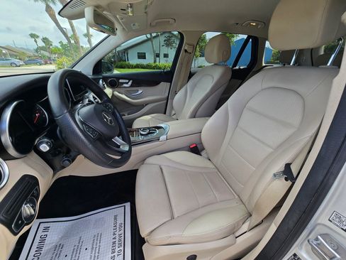 Used 2019 Mercedes-Benz GLC 300 w/ Premium Package image 9