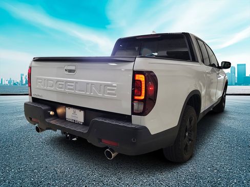 Certified 2025 Honda Ridgeline Black Edition image 4