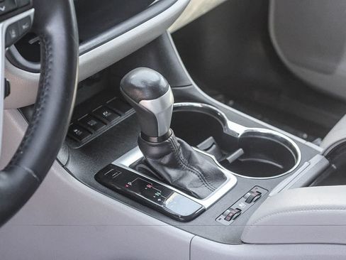 Used 2017 Toyota Highlander Limited AWD/4WD image 24