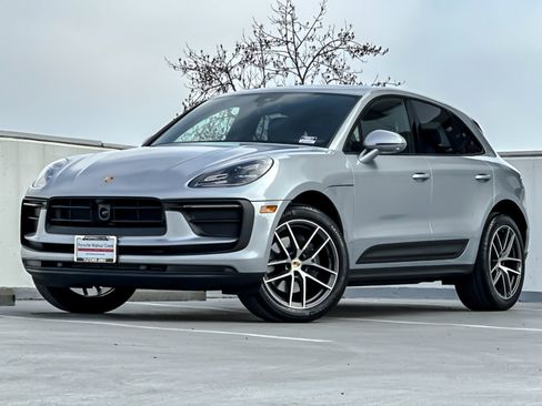 Used 2025 Porsche Macan image 1