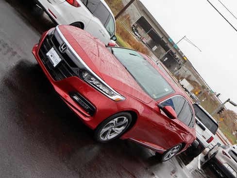 Certified 2018 Honda Accord EX image 3