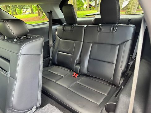 Used 2021 Ford Explorer XLT w/ Equipment Group 202A AWD/4WD image 12