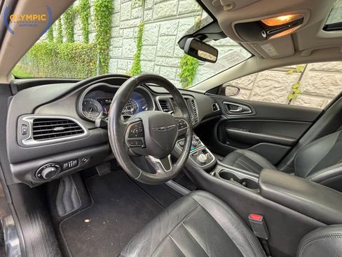 Used 2017 Chrysler 200 Limited Platinum w/ Comfort & Convenience Group image 17
