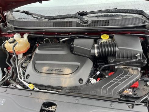 Used 2020 Chrysler Pacifica Touring-L image 13