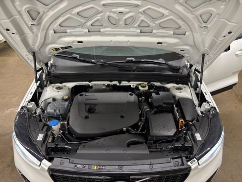 Certified 2024 Volvo XC40 B5 Plus w/ Climate Package AWD/4WD image 9