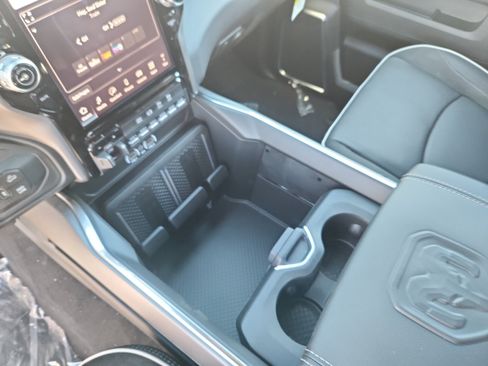 New 2026 RAM 2500 Laramie w/ Sport Appearance Package AWD/4WD image 19