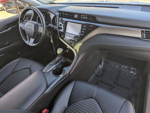 Used 2020 Toyota Camry image 10