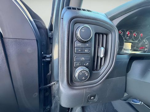 Used 2020 Chevrolet Silverado 1500 Custom w/ Custom Value Package AWD/4WD image 23