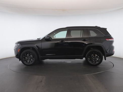 New 2026 Jeep Grand Cherokee Altitude image 21