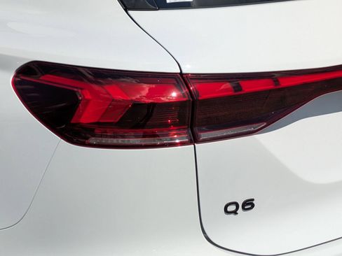 New 2025 Audi Q6 e-tron Premium Plus AWD/4WD image 14