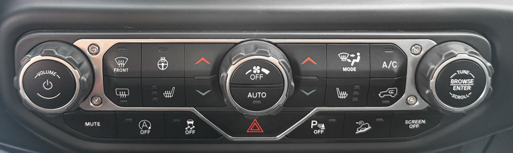 Used 2021 Jeep Wrangler Rubicon AWD/4WD image 24
