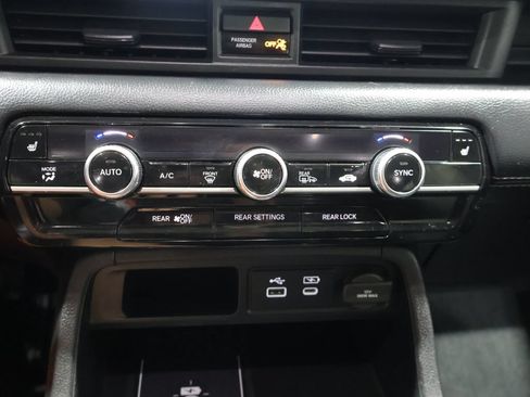Used 2023 Honda Pilot Touring image 31