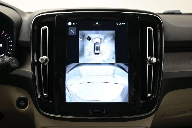 Used 2024 Volvo XC40 B5 Ultimate AWD/4WD image 21