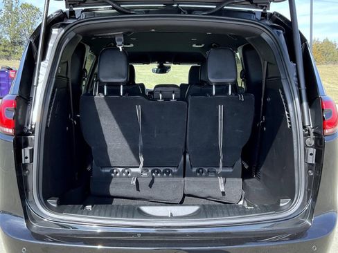 Used 2025 Chrysler Pacifica Select image 22