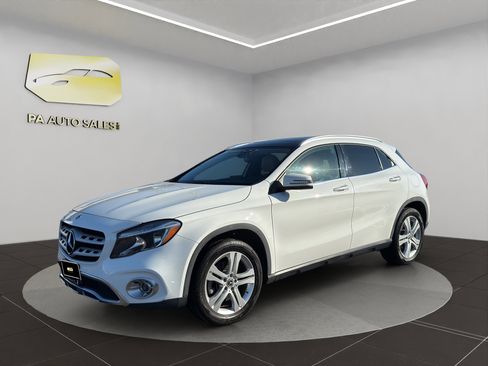 Used 2019 Mercedes-Benz GLA 250 4MATIC w/ Premium Package image 3