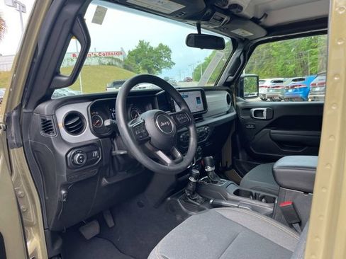 Used 2025 Jeep Gladiator Sport AWD/4WD image 6