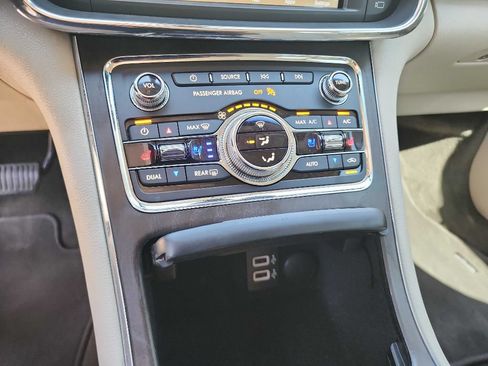 Used 2017 Lincoln Continental Reserve w/ Technology Package AWD/4WD image 25