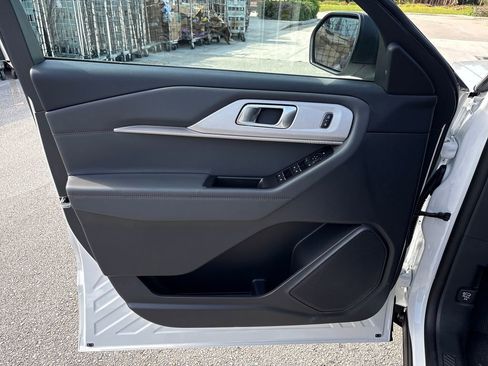 New 2026 Ford Explorer Active RWD image 28