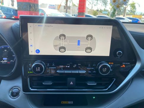 Used 2023 Toyota Highlander Platinum image 22