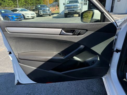 Used 2014 Volkswagen Passat 1.8T Wolfsburg Edition image 20