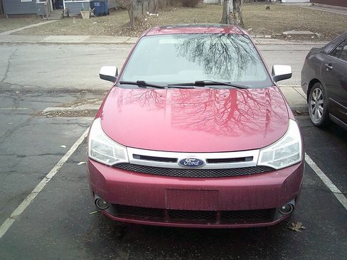 Used 2010 Ford Focus SEL image 1