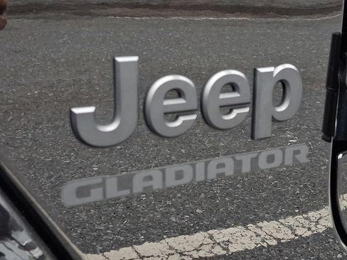 Used 2022 Jeep Gladiator Sport AWD/4WD image 30