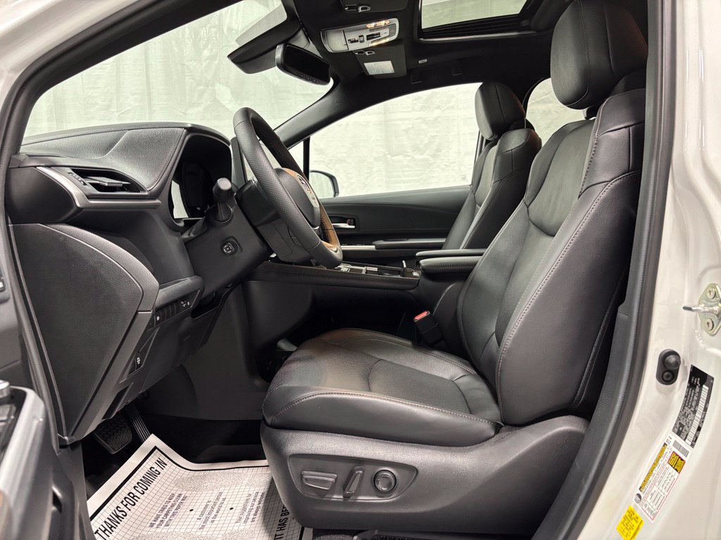 Used 2026 Toyota Sienna Limited FWD image 14