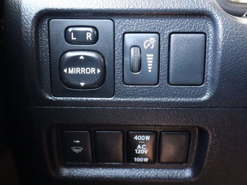 Used 2018 Toyota 4Runner SR5 AWD/4WD image 28