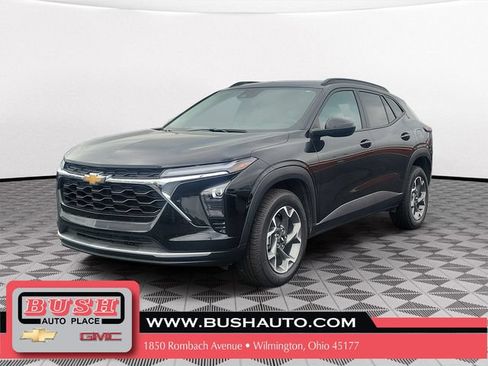Used 2024 Chevrolet Trax LT w/ Driver Confidence Package FWD image 2