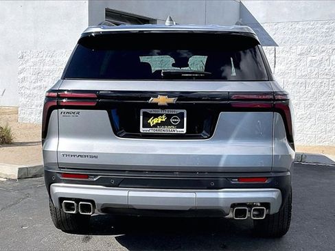 Used 2026 Chevrolet Traverse LT image 3
